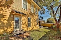 Building Photo - 607 Baylor St