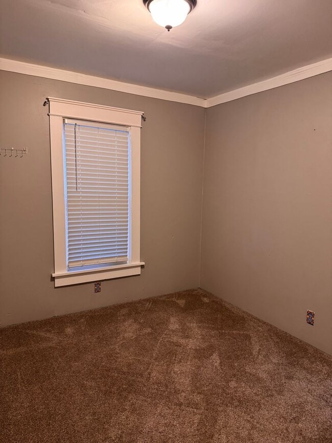 Building Photo - 220 Park Ave