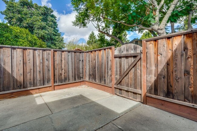 Building Photo - Wonderful 3 bedroom , 2 bath home in Mount...