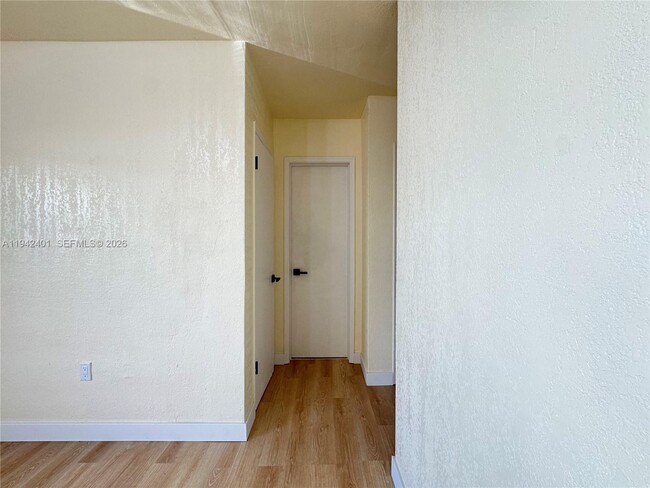 Building Photo - 715 NE 122nd St