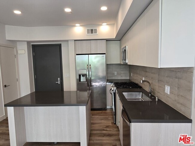 Building Photo - 740 Ridgeley Dr