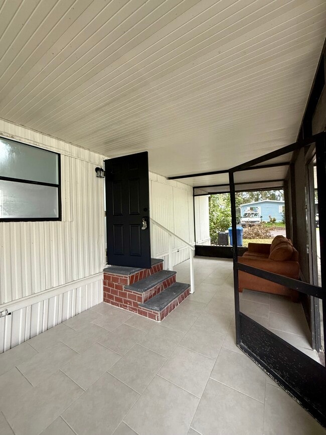Building Photo - 516 De Resine Carre St