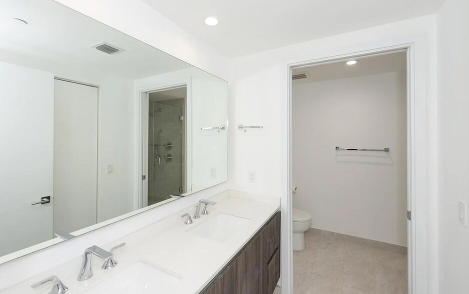 Building Photo - 488 NE 18th St