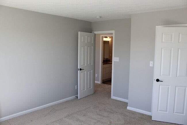 Building Photo - Spacious 4 BR in Brownsburg!