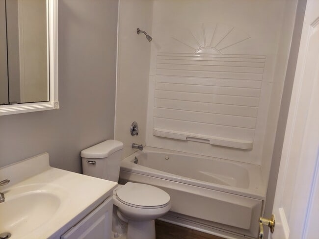 Building Photo - 1997 Tall Oaks Dr