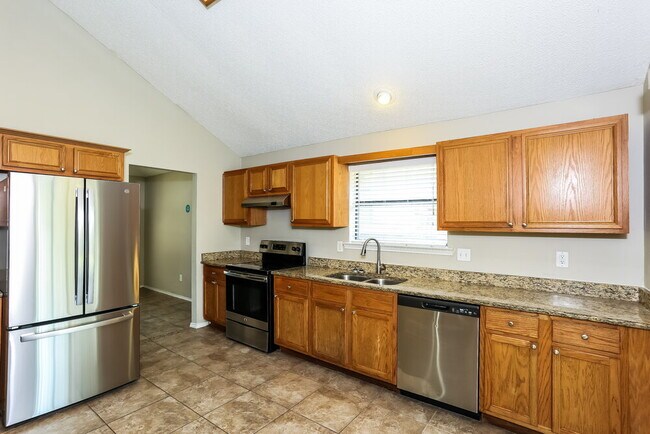 Building Photo - 6328 Canyon Cir