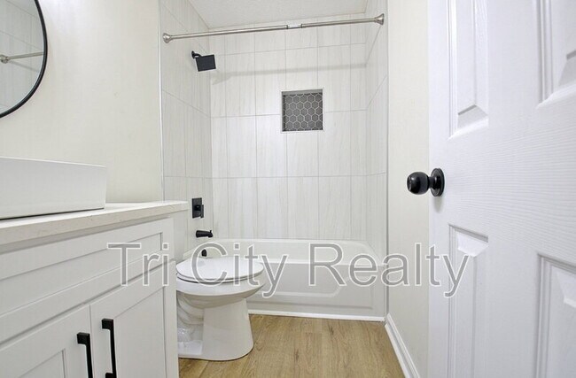 Building Photo - 150 Drennan Dr