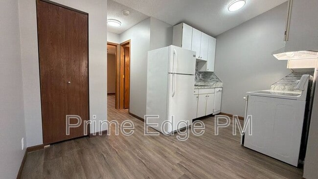 Building Photo - 4621 Prescott Ave