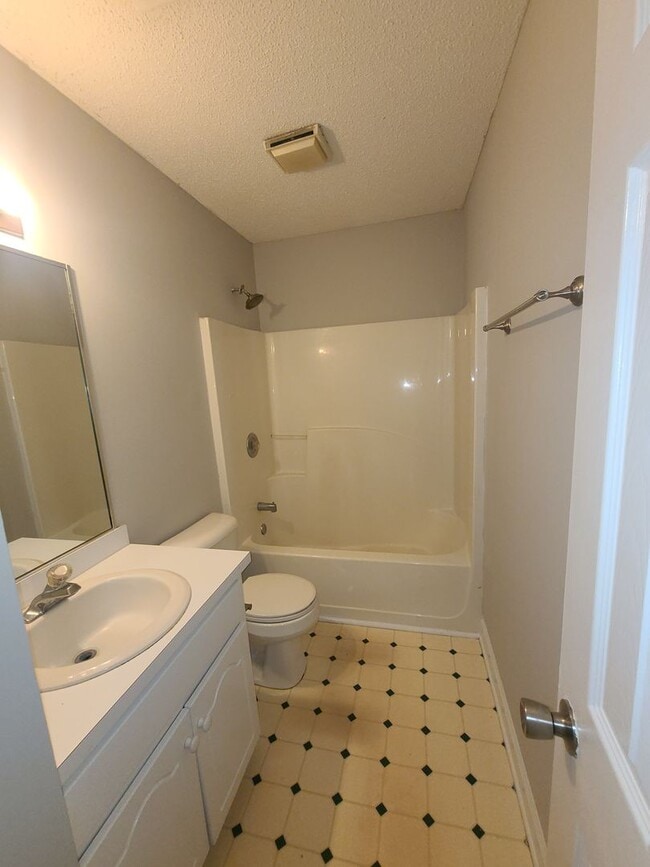 Building Photo - 110 Cambridge Dr