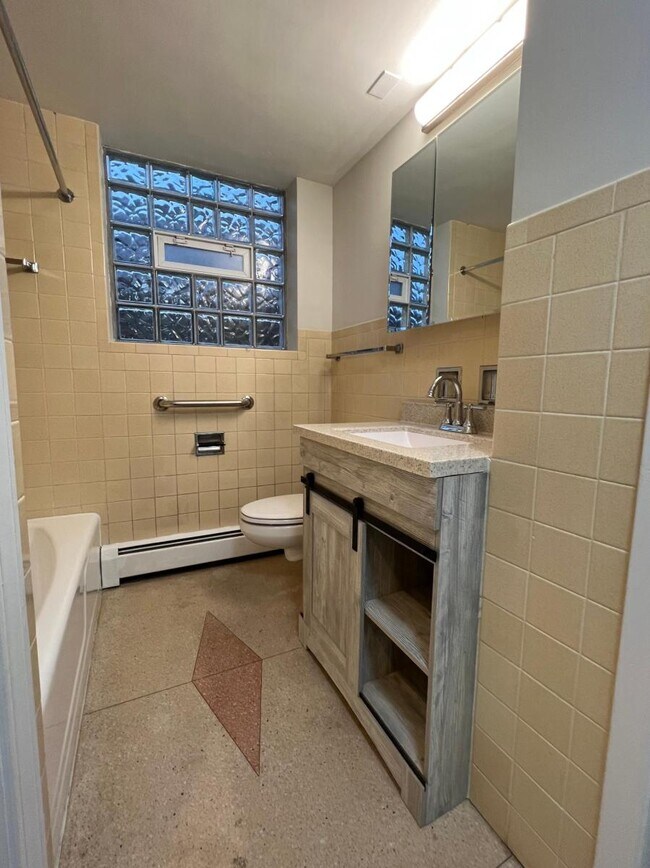 Building Photo - 9533 Schiller Blvd