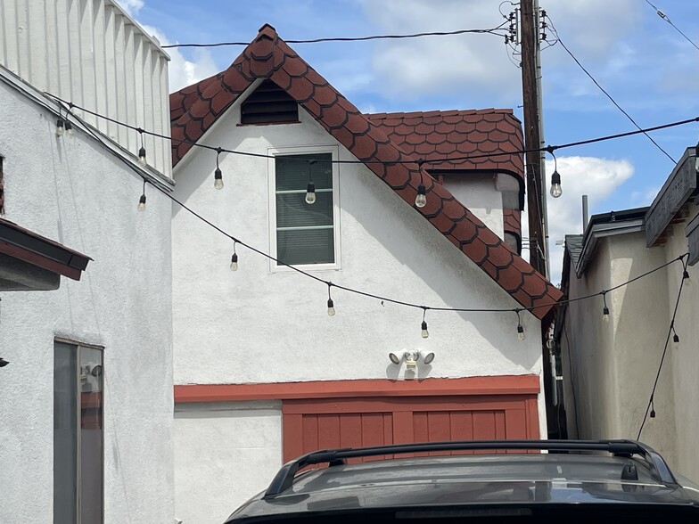 Building Photo - 1131 E Whiting Ave