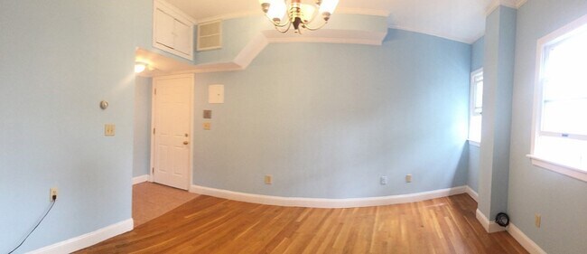 Building Photo - 1146 Cambridge St