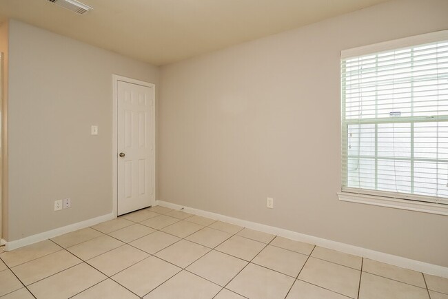Building Photo - 4959 N Cancun Dr