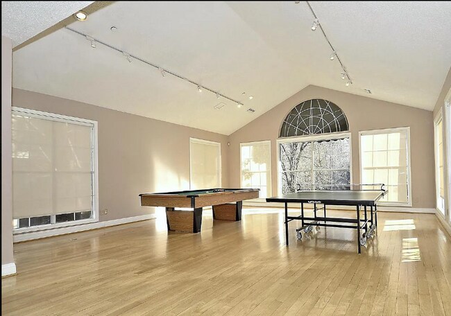 Building Photo - 1505 Lincoln Way