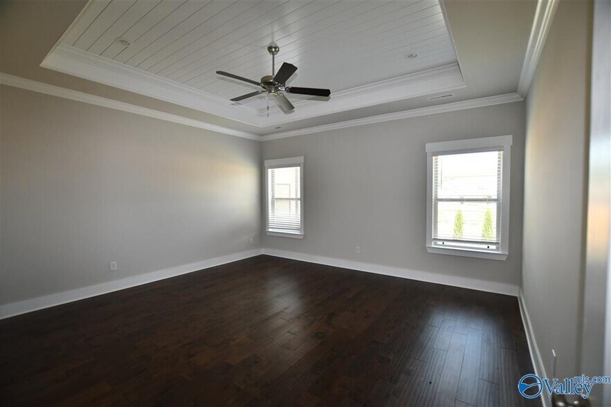 Building Photo - 702 Sluice Dr SW