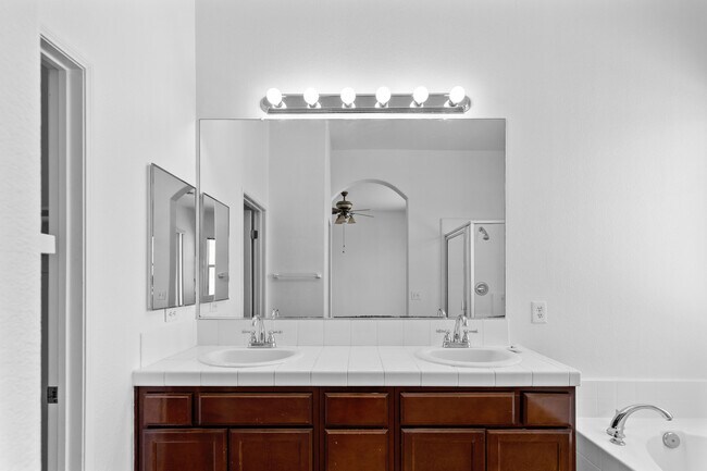 Building Photo - 13897 Mountain Top Dr