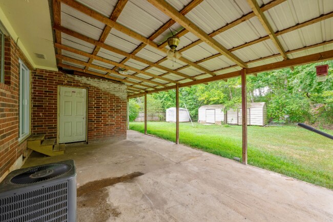 Building Photo - 1208 Gadd Rd