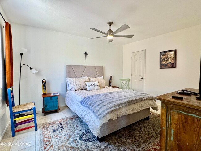Building Photo - 5051 N Sabino Canyon Rd