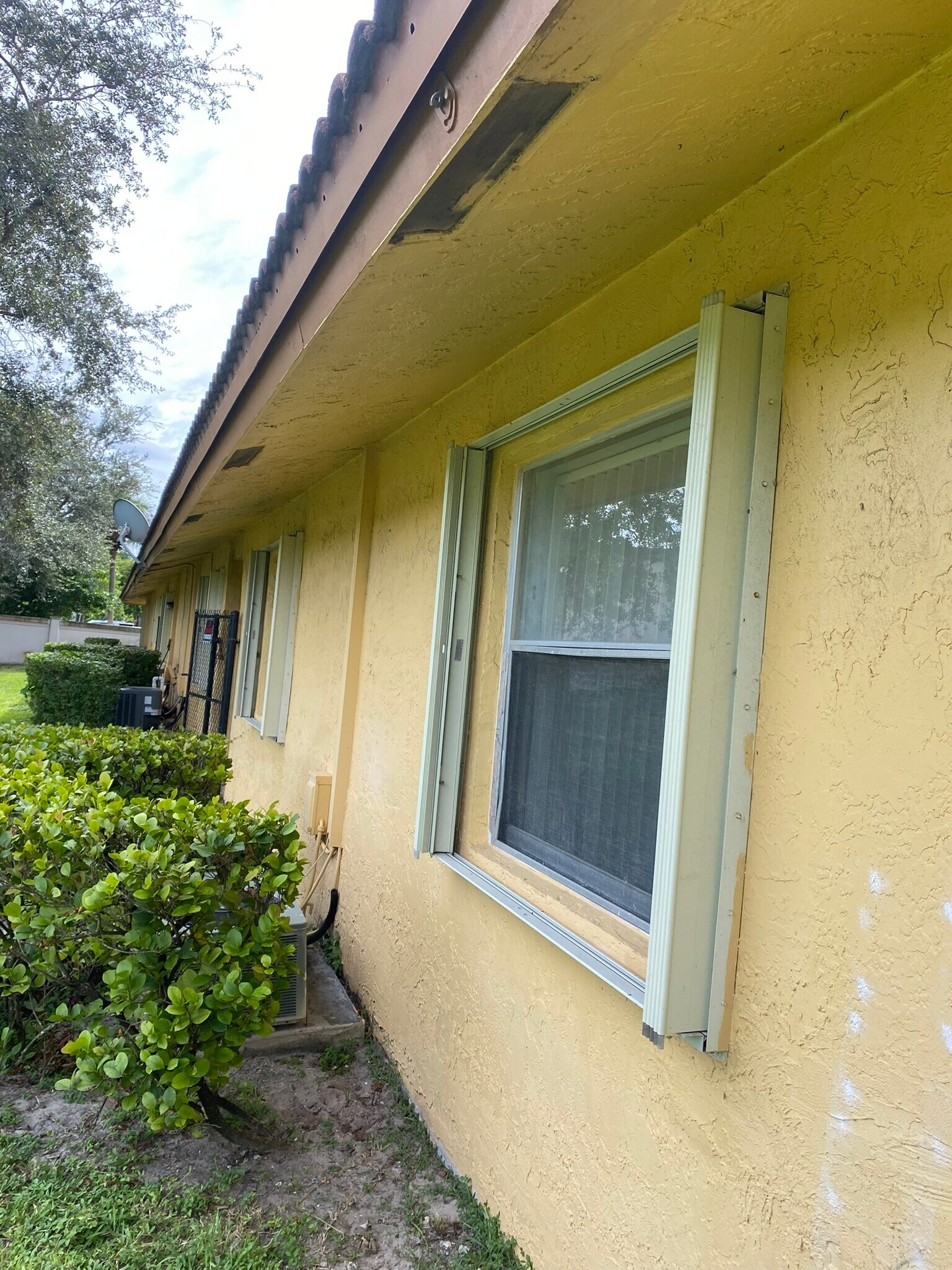 Building Photo - 3483 Coral Springs Dr