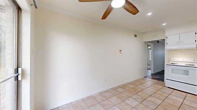 Building Photo - 1605 Cloverdale Ct