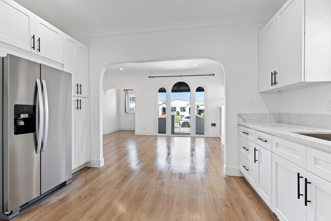 Building Photo - 2832 12th Ave