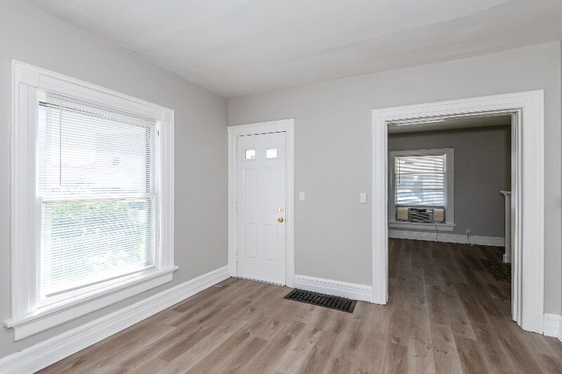 Building Photo - 115 E Foraker St