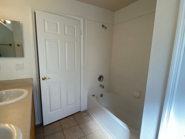 Building Photo - Pool Home for Rent