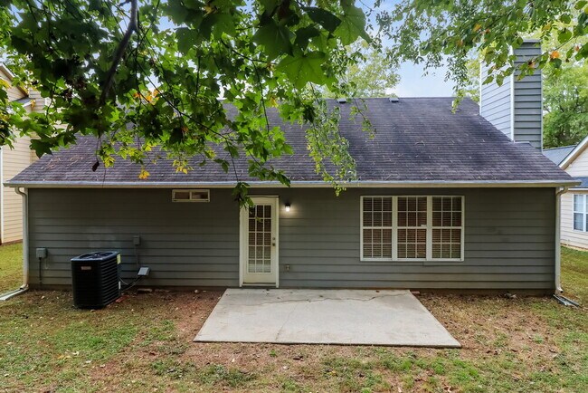 Building Photo - 2669 Lake Park Bend