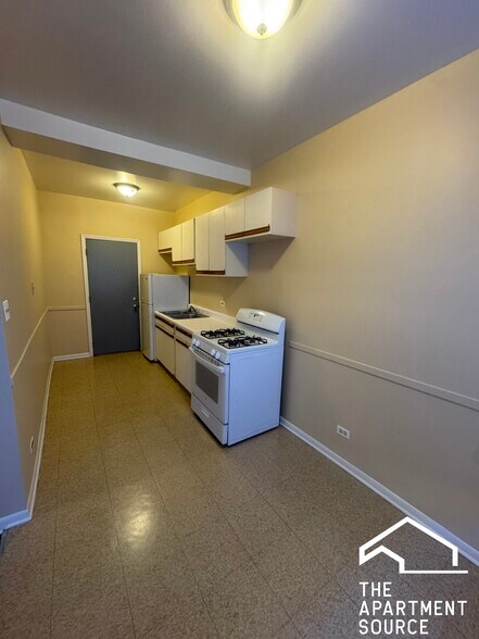 Building Photo - 7726 N Marshfield Ave