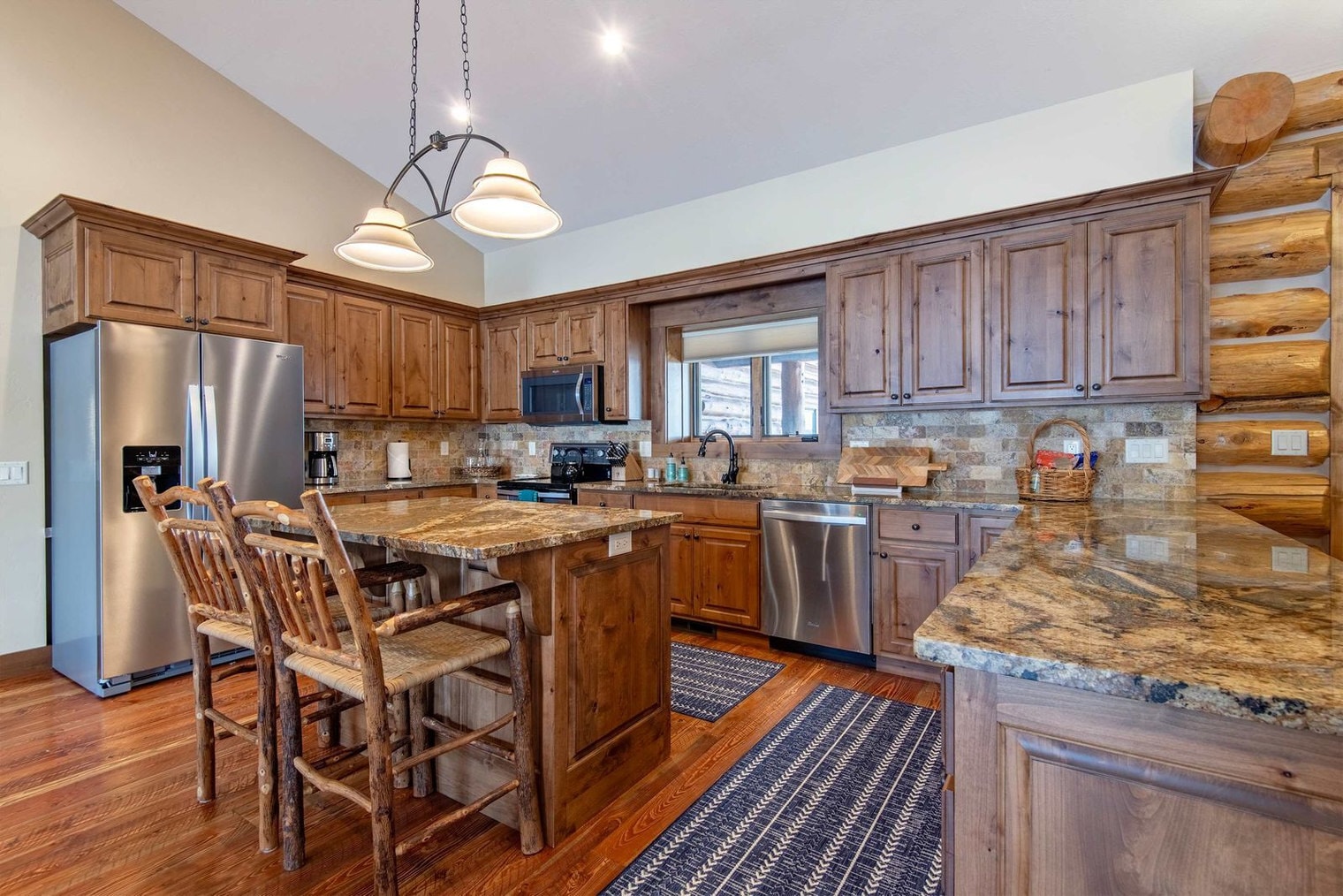 Building Photo - 1330 Larsen Ln