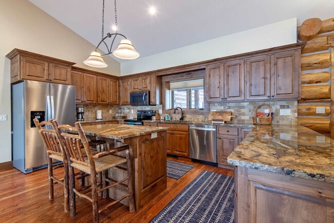 Building Photo - 1330 Larsen Ln