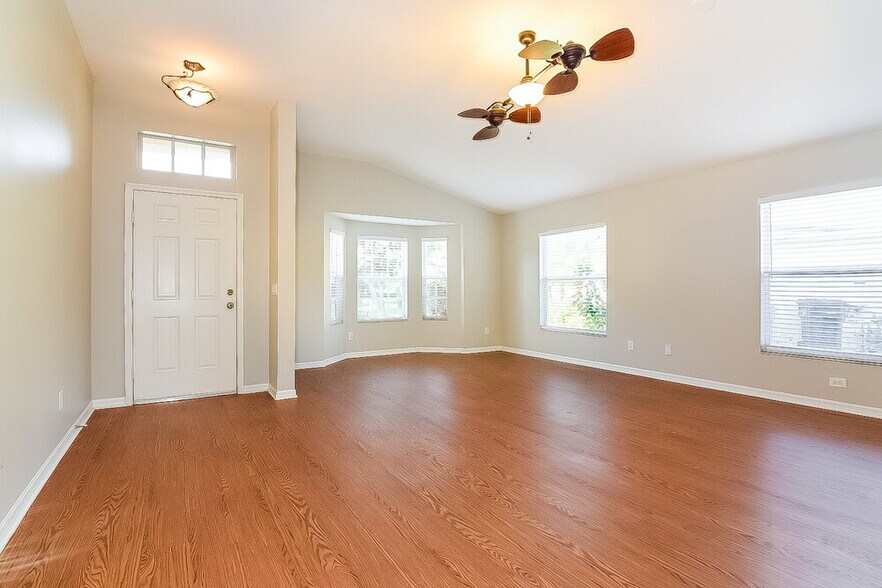 Building Photo - 601 Straw Lake Dr