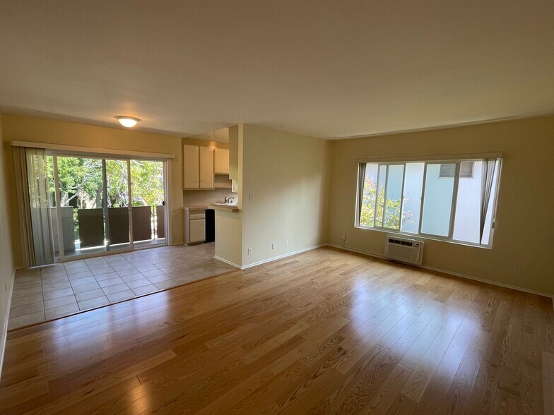3 - 1115 Rexford Dr