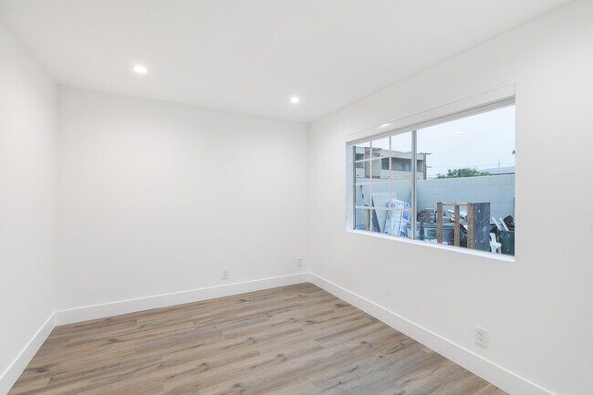 Building Photo - Experience Modern Living: Newly Renovated ...