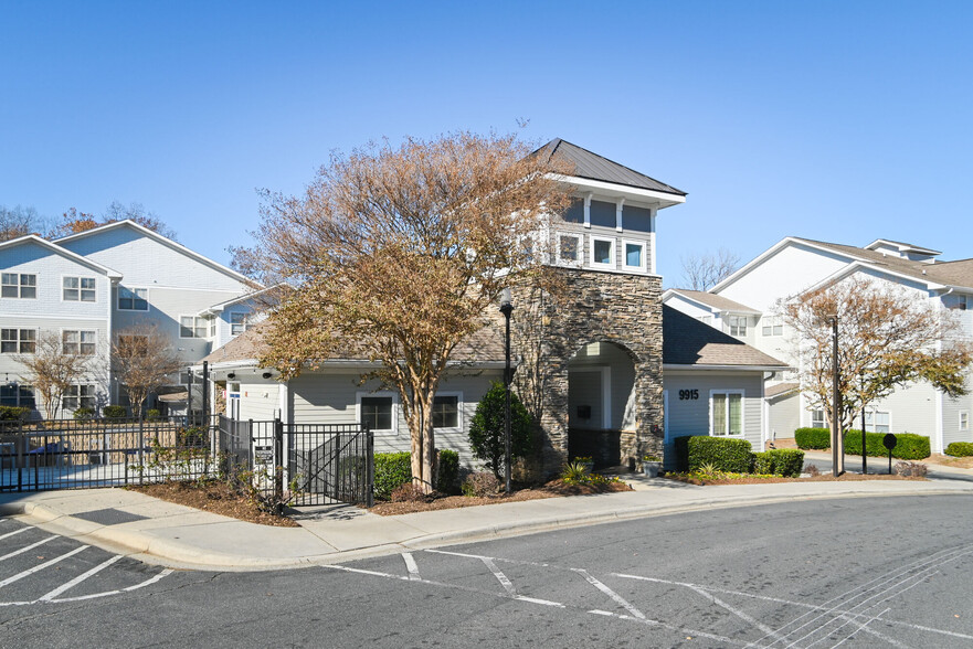 Building Photo - University Village at Charlotte -Student ONLY