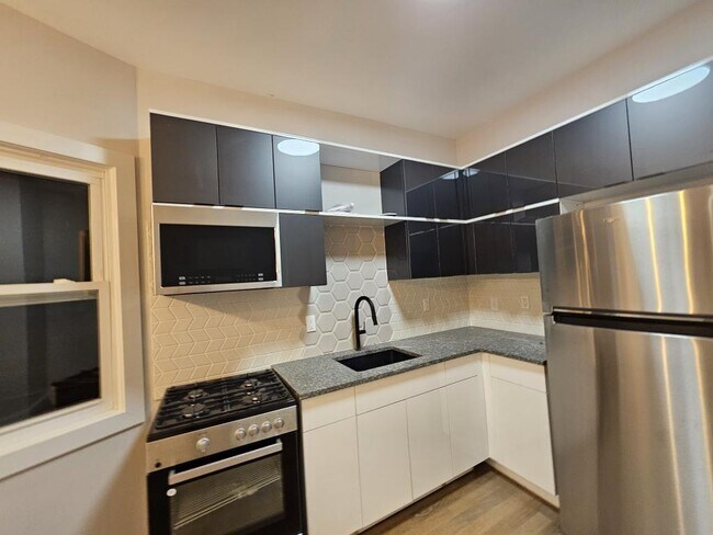 107 Magazine St 3R - 110 Magazine St