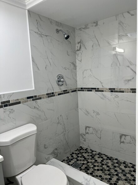 Building Photo - 685 Miller Dr