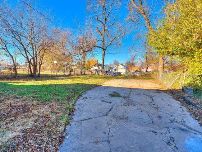 Building Photo - 1515 NE 13th St