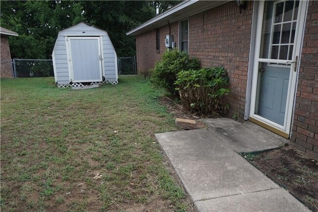 Building Photo - 4 Bedroom House, Gas Heat and Hot Water, N...