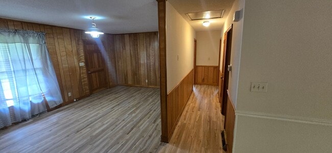 Building Photo - Nice private ranch in the woods