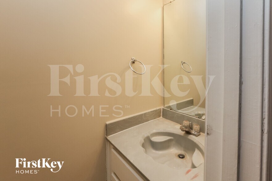 Building Photo - 3697 Beckman Dr