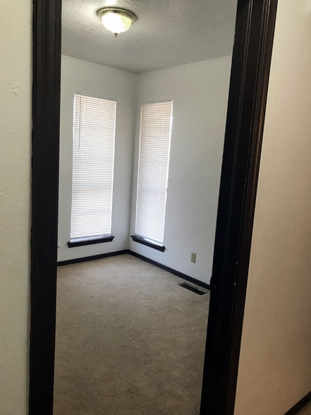 Building Photo - 304 Willow Branch Rd