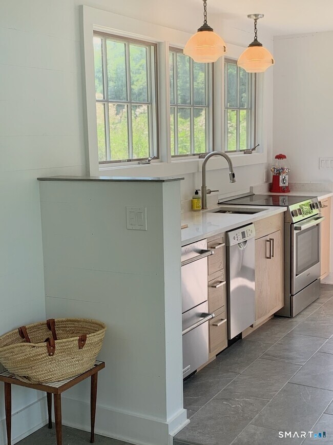 Building Photo - 87 Beaver Dam Rd