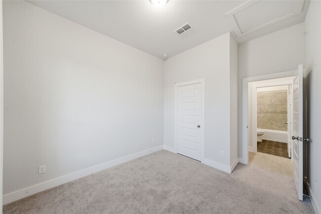 Building Photo - 31719 Hatcher Grv Ln