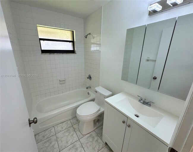 Building Photo - 5637 Taft St