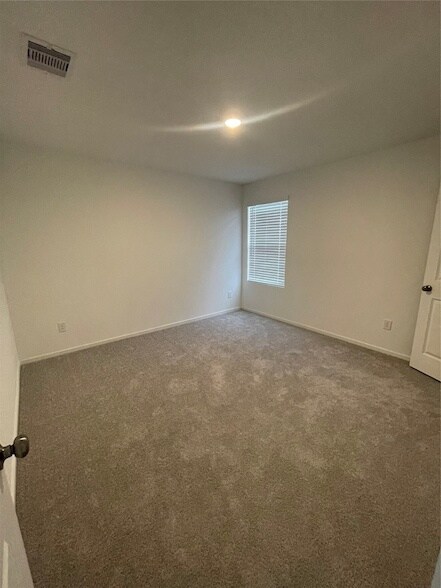 Building Photo - 112 Stran St