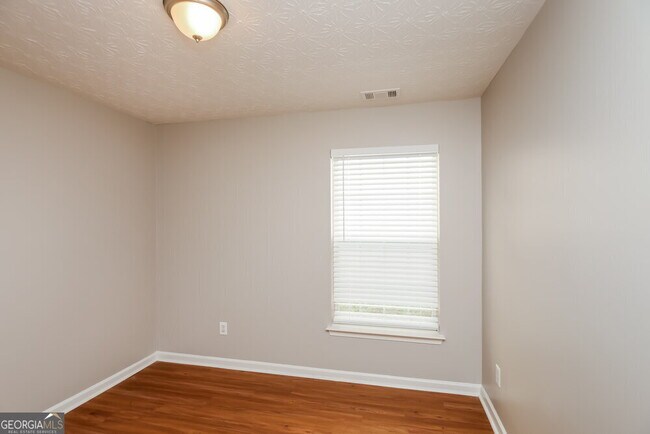 Building Photo - 533 Arrowhead Dr