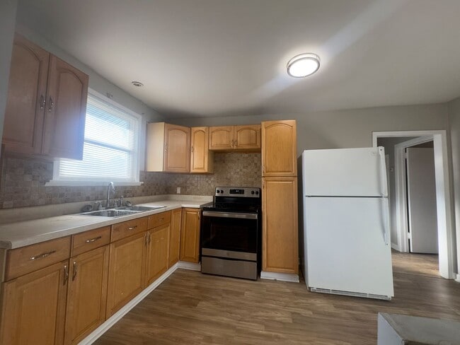 Building Photo - Recently Renovated 3-Bedroom Home in South City!
