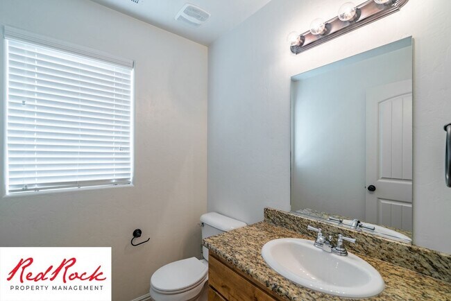 Building Photo - DOG-FRIENDLY 4 Bedroom Townhome with INTERNET INCLUDED!