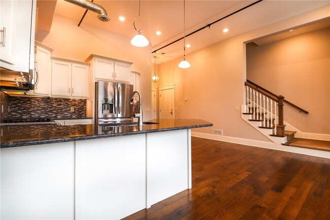 Building Photo - 64 E Market St